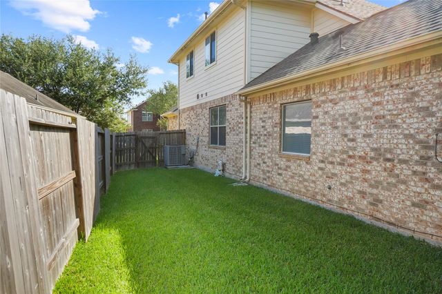 2322 Diamond Springs Drive, Pearland, TX 77584