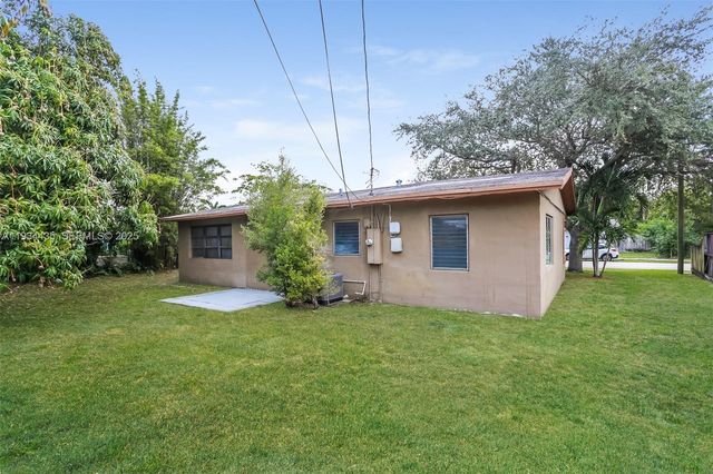 2411 NE 10th Ave, Pompano Beach, FL 33064