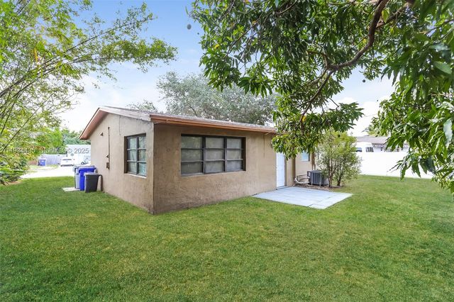 2411 NE 10th Ave, Pompano Beach, FL 33064