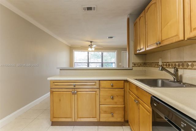 2411 NE 10th Ave, Pompano Beach, FL 33064