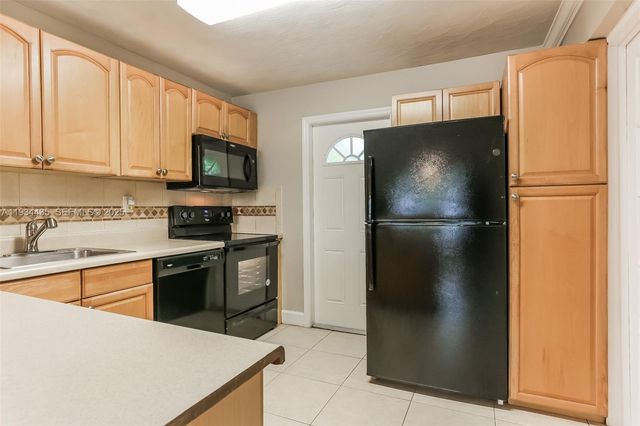 2411 NE 10th Ave, Pompano Beach, FL 33064