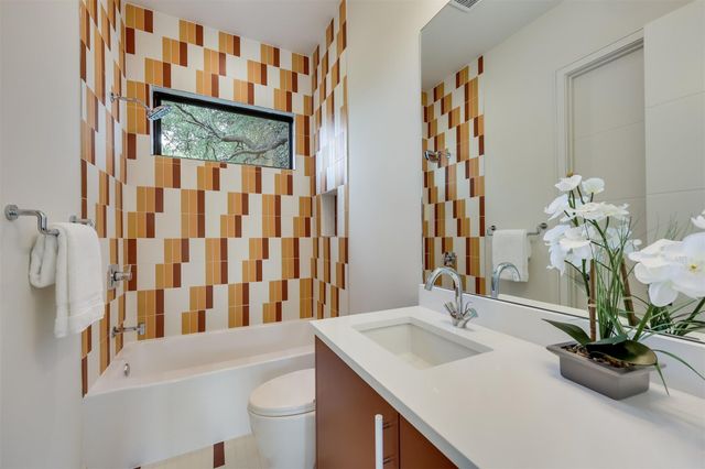 107 W Johanna ST C, Austin, TX 78704