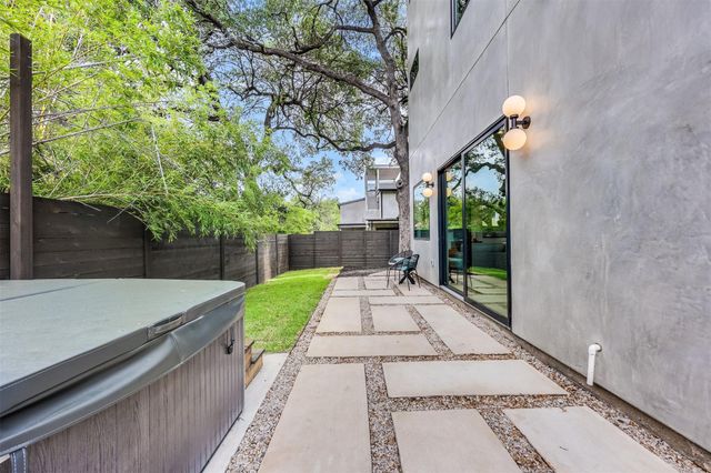 107 W Johanna ST C, Austin, TX 78704