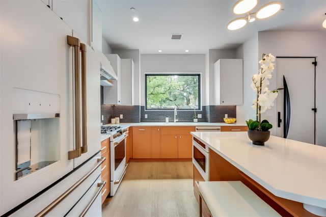 107 W Johanna ST C, Austin, TX 78704