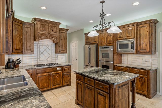 905 Silverthorne Trail, Highland Village, TX 75077