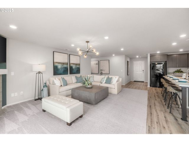 1011 Clemson St, Woodburn, OR 97071