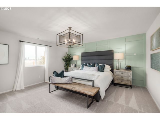 1011 Clemson St, Woodburn, OR 97071