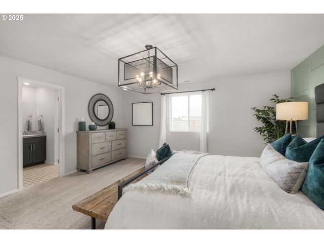 1011 Clemson St, Woodburn, OR 97071