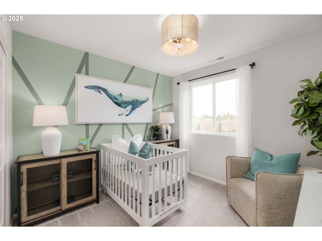 1011 Clemson St, Woodburn, OR 97071