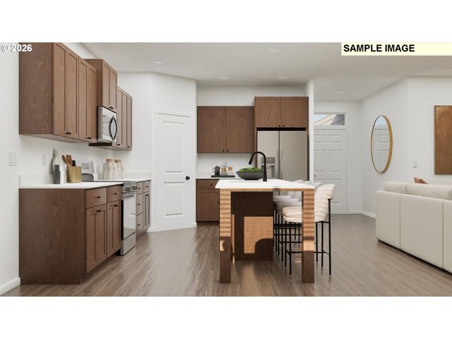 1011 Clemson St, Woodburn, OR 97071