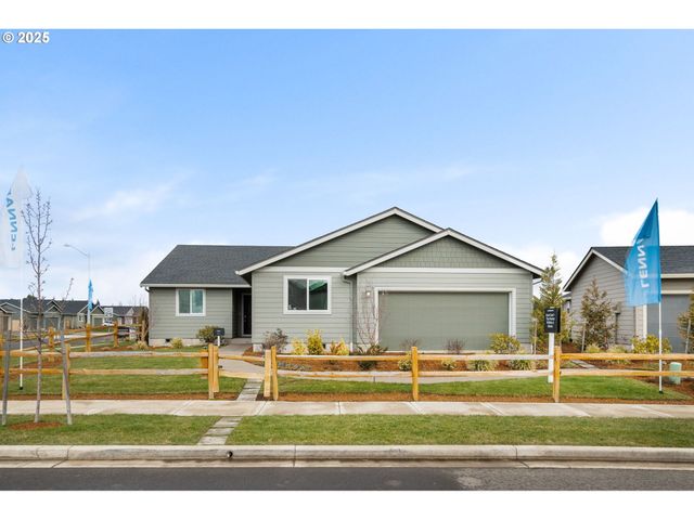 1011 Clemson St, Woodburn, OR 97071