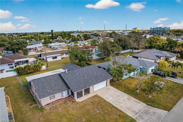 1425 SE 25th LN, Cape Coral, FL 33904