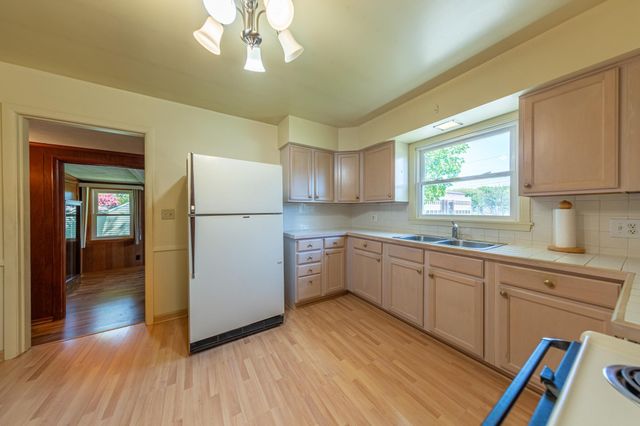 223 Central Avenue N, Wayzata, MN 55391