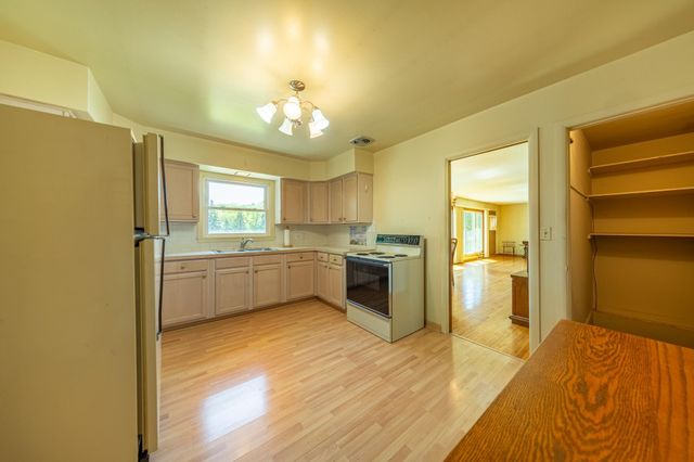 223 Central Avenue N, Wayzata, MN 55391