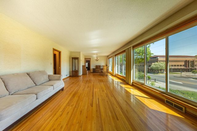 223 Central Avenue N, Wayzata, MN 55391