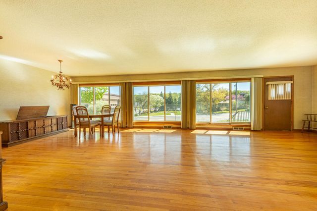 223 Central Avenue N, Wayzata, MN 55391