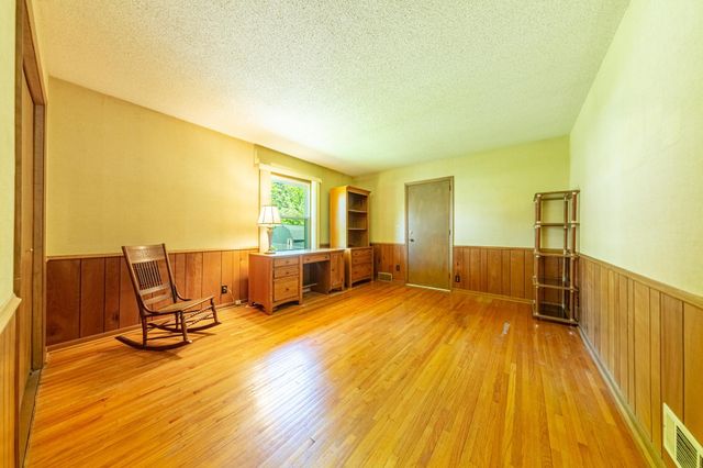 223 Central Avenue N, Wayzata, MN 55391