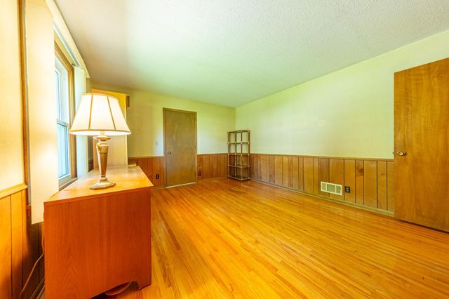 223 Central Avenue N, Wayzata, MN 55391