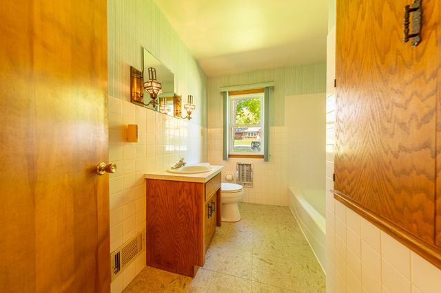 223 Central Avenue N, Wayzata, MN 55391