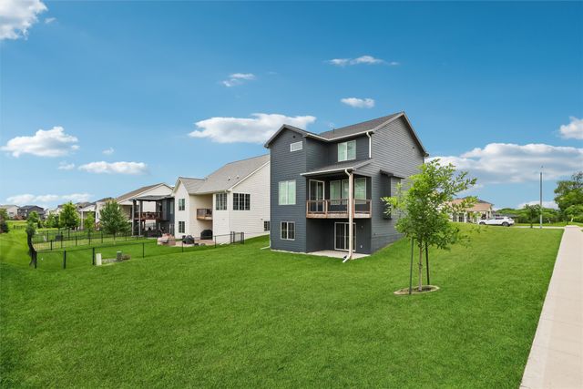 302 S 91st Street, West Des Moines, IA 50266