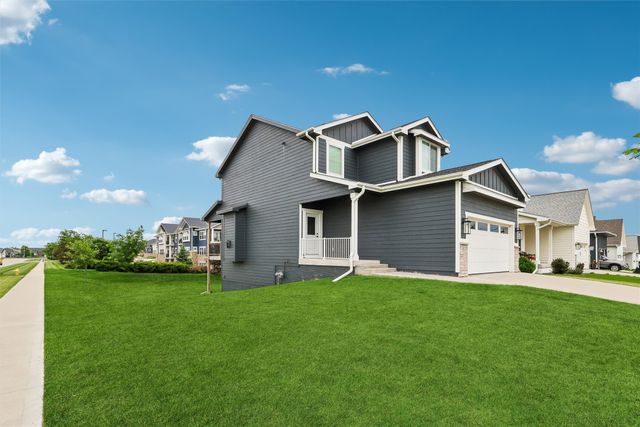 302 S 91st Street, West Des Moines, IA 50266