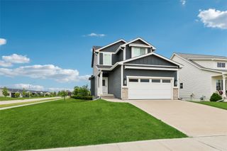302 S 91st Street, West Des Moines, IA 50266