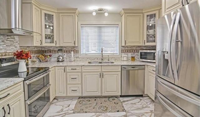 56 Valley St, Everett, MA 02149