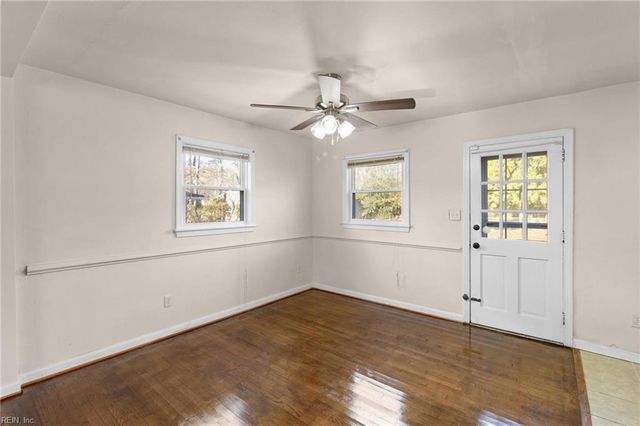 4 Garland DR, Newport News, VA 23606