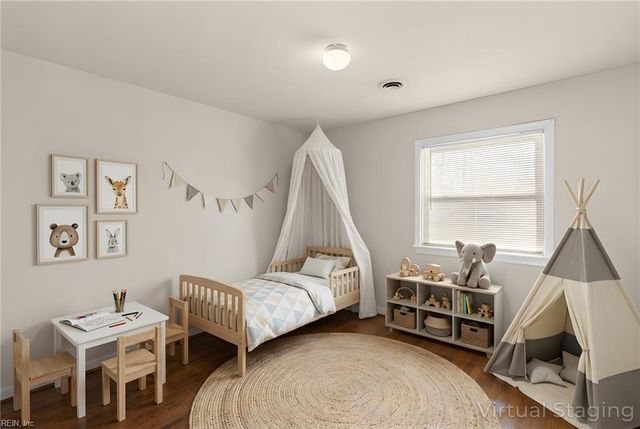 4 Garland DR, Newport News, VA 23606