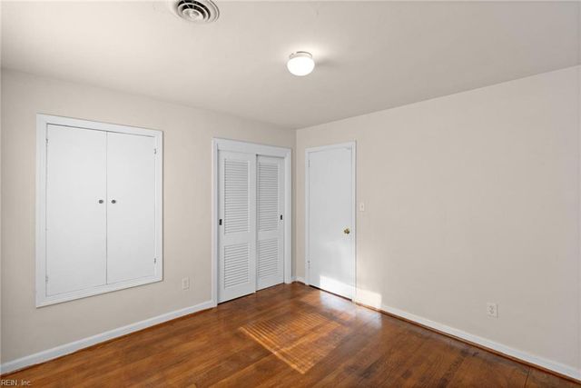 4 Garland DR, Newport News, VA 23606