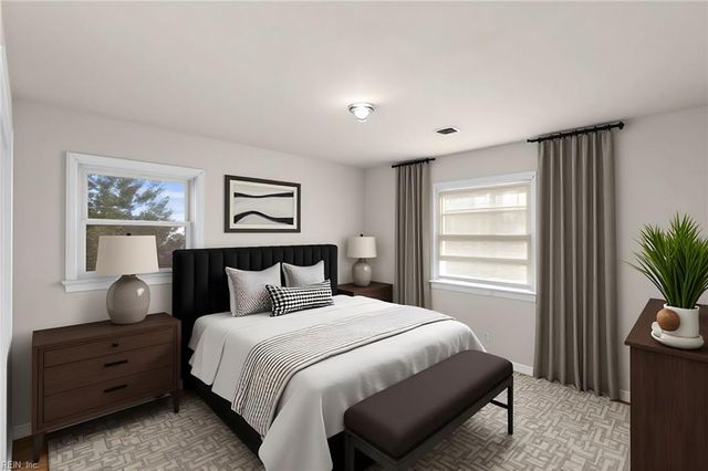 4 Garland DR, Newport News, VA 23606