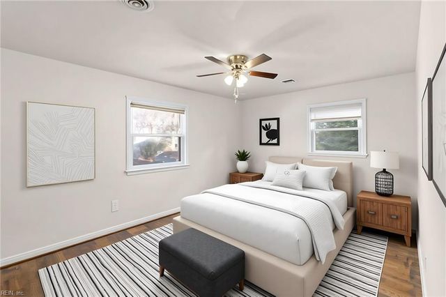 4 Garland DR, Newport News, VA 23606