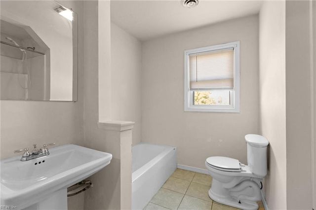 4 Garland DR, Newport News, VA 23606