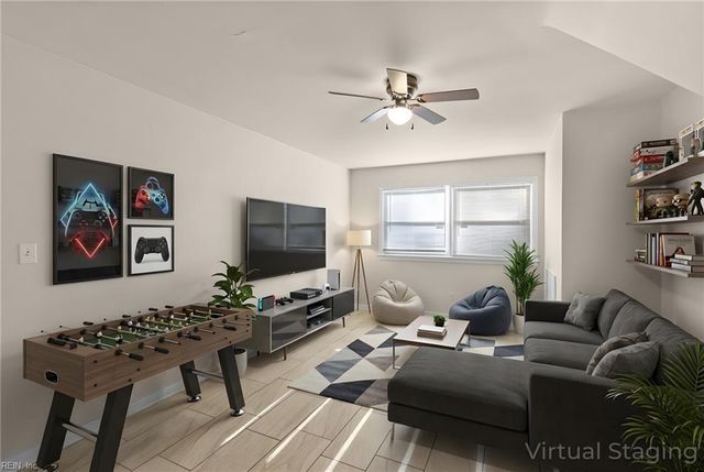 4 Garland DR, Newport News, VA 23606