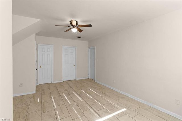 4 Garland DR, Newport News, VA 23606