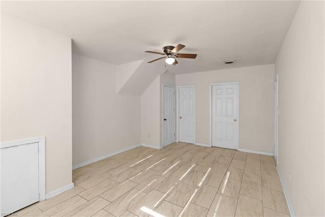 4 Garland DR, Newport News, VA 23606