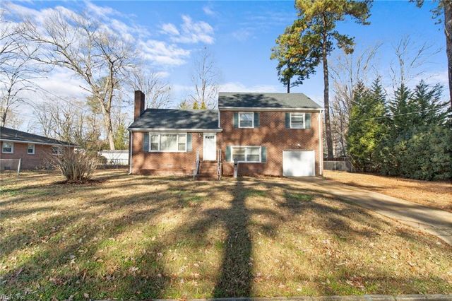 4 Garland DR, Newport News, VA 23606