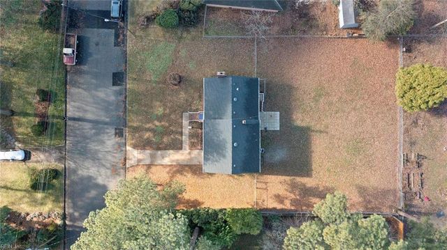 4 Garland DR, Newport News, VA 23606