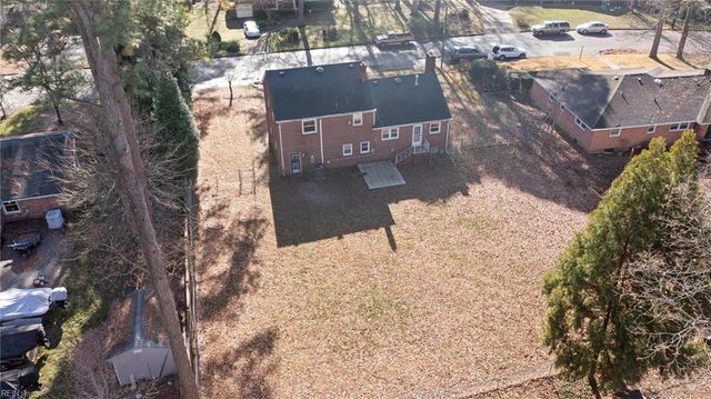 4 Garland DR, Newport News, VA 23606