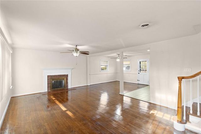 4 Garland DR, Newport News, VA 23606