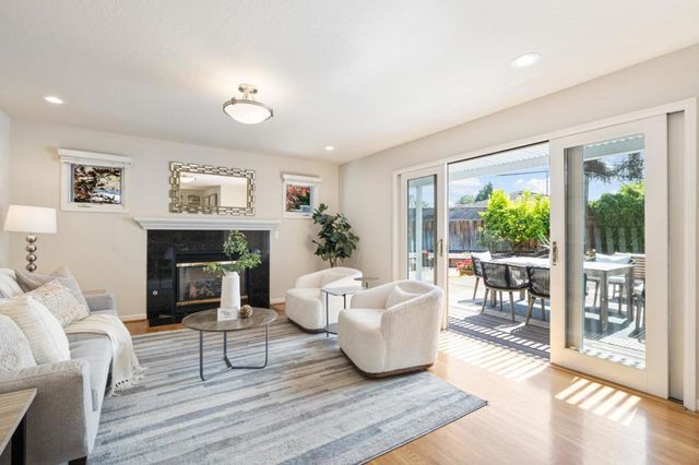 902 San Marcos Circle, Mountain View, CA 94043