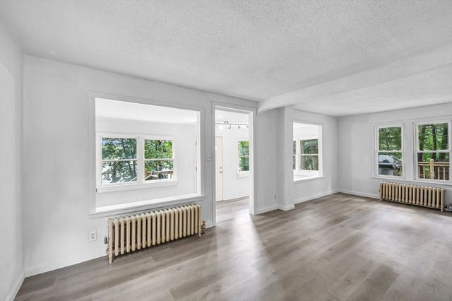 180 Lake Dr, Springfield, MA 01151