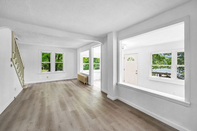 180 Lake Dr, Springfield, MA 01151