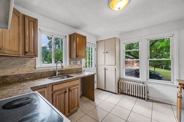 180 Lake Dr, Springfield, MA 01151