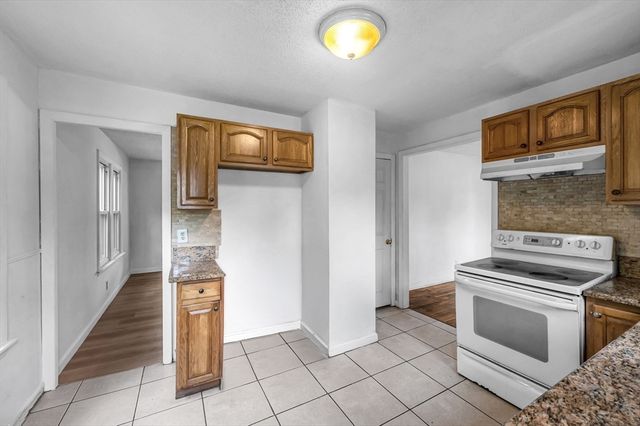 180 Lake Dr, Springfield, MA 01151
