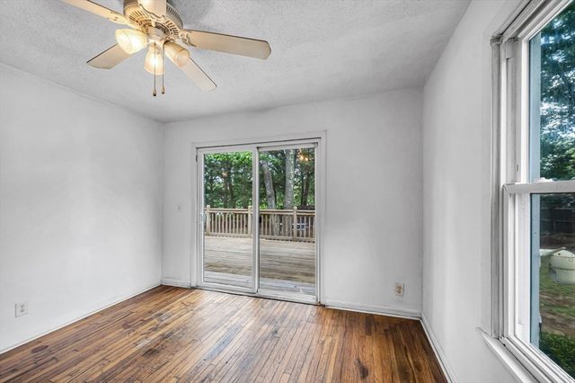 180 Lake Dr, Springfield, MA 01151