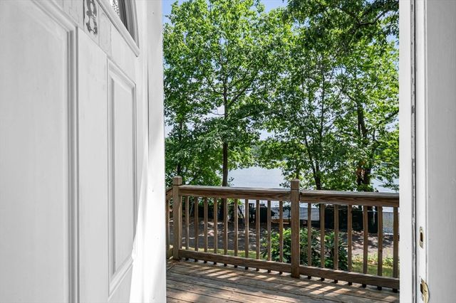 180 Lake Dr, Springfield, MA 01151