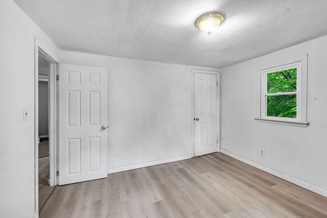 180 Lake Dr, Springfield, MA 01151
