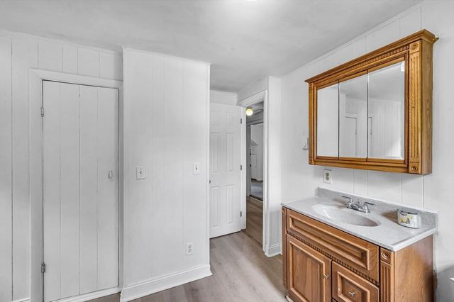 180 Lake Dr, Springfield, MA 01151