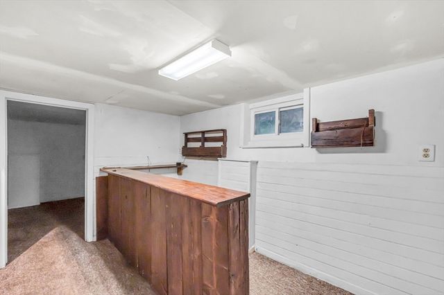 180 Lake Dr, Springfield, MA 01151